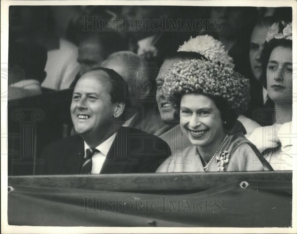 1962 Press Photo Queen sees Laver Win again at Wimbledon - Historic Images