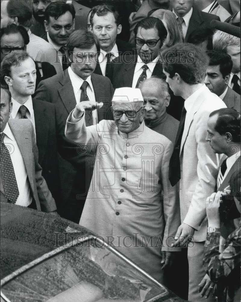 1978 Press Photo Prime Minister Desai At Southall Townhall In London - Historic Images