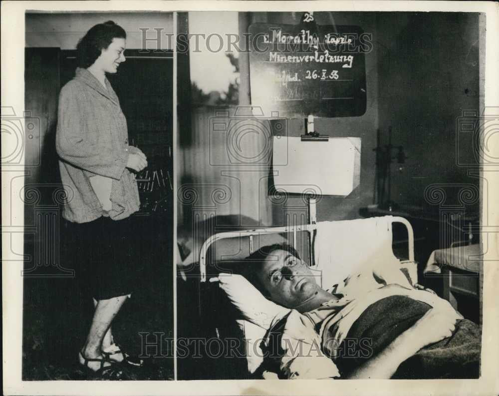 Press Photo Laszlo Morathy Injured Escape Iron Curtain Wife Erzsebet - Historic Images