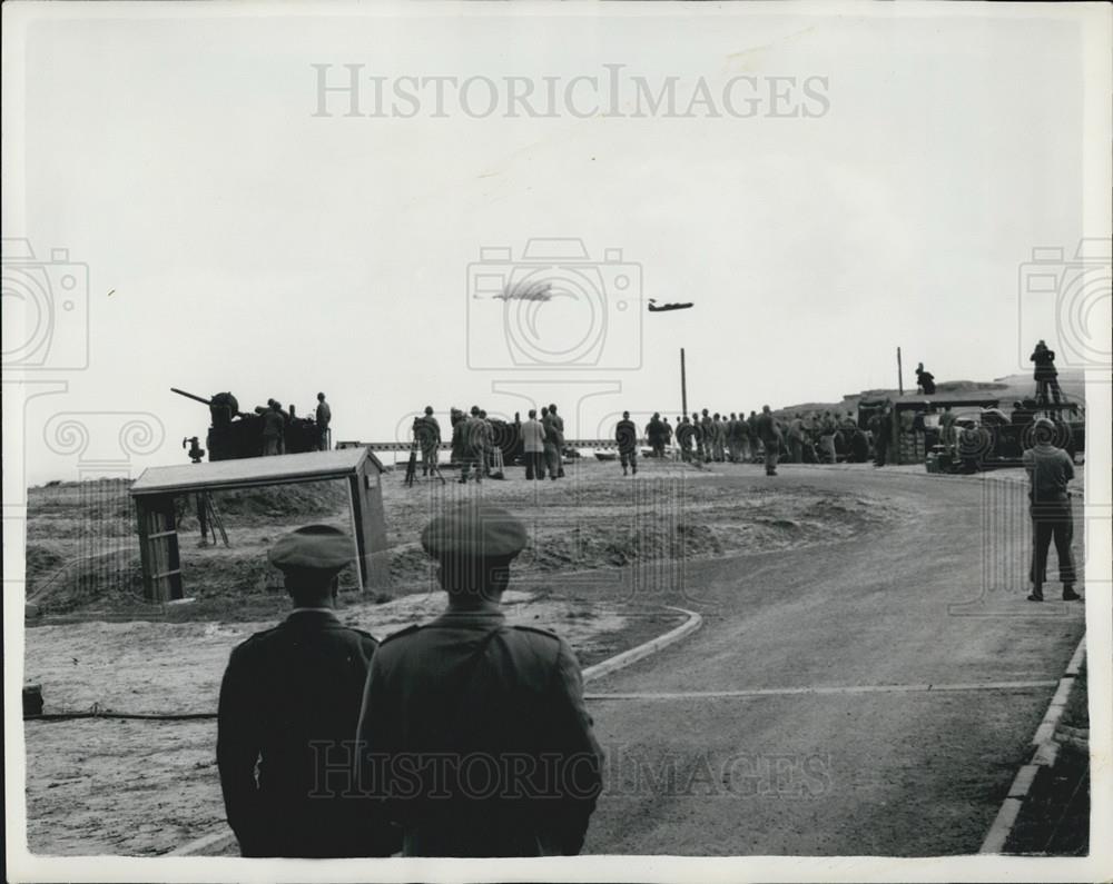 Press Photo Demonstration of the U.S. ArmyÃƒÂ¢Ã¢Â¬s new 75 mm - Historic Images