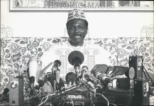 1975 Press Photo Leader Of Nigeria Press Conference - Historic Images