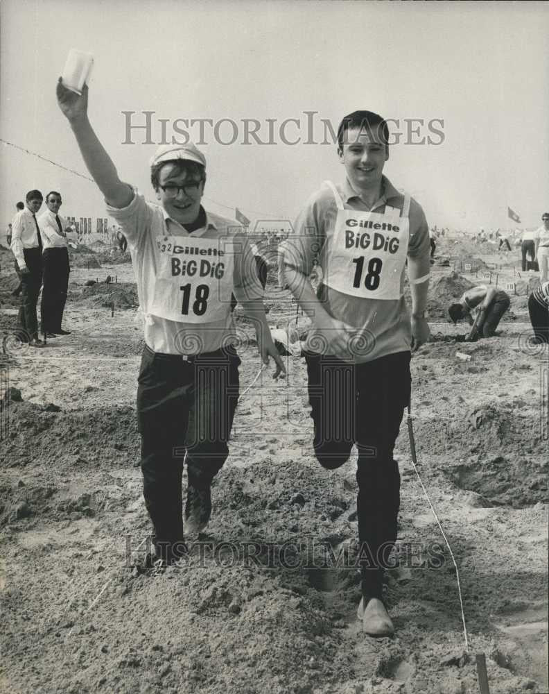 1967 Press Photo Big Dig Major Prize Winners Richard and Roger Pugh - Historic Images