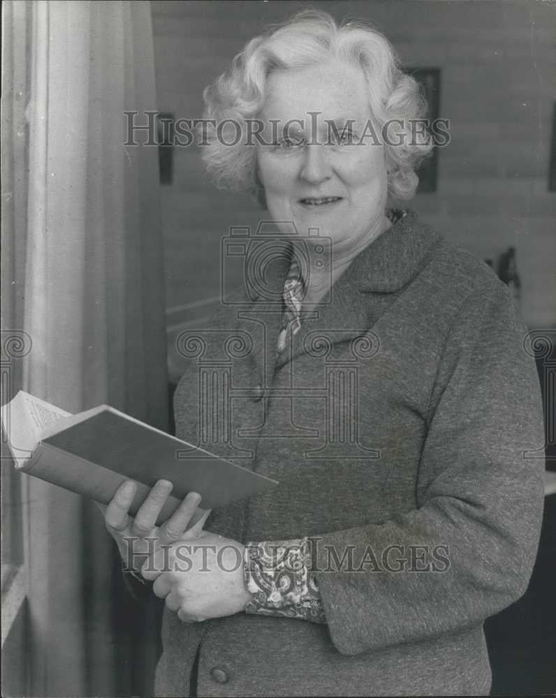 1975 Press Photo Rosemary Murray Cambridge Universitys 1st Woman Vice-Chancellor - Historic Images