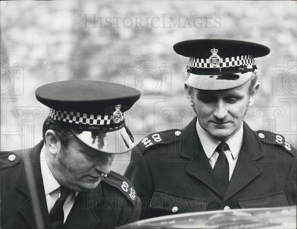 1973 Press Photo Stanley Conley George Burrows Policemen Shot Pakistani Raiders - Historic Images