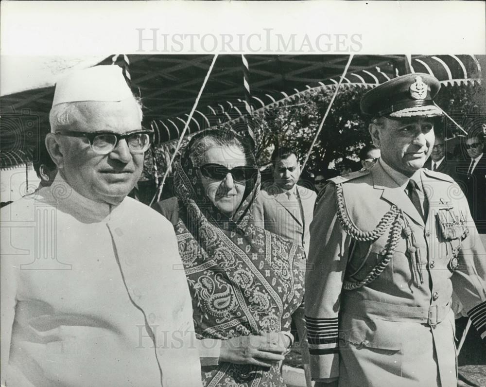 1972 Press Photo IndiaÃ¢s Prime Minister Mrs. Gandhi &amp; Pres GS Pathak &amp; Marshal - Historic Images