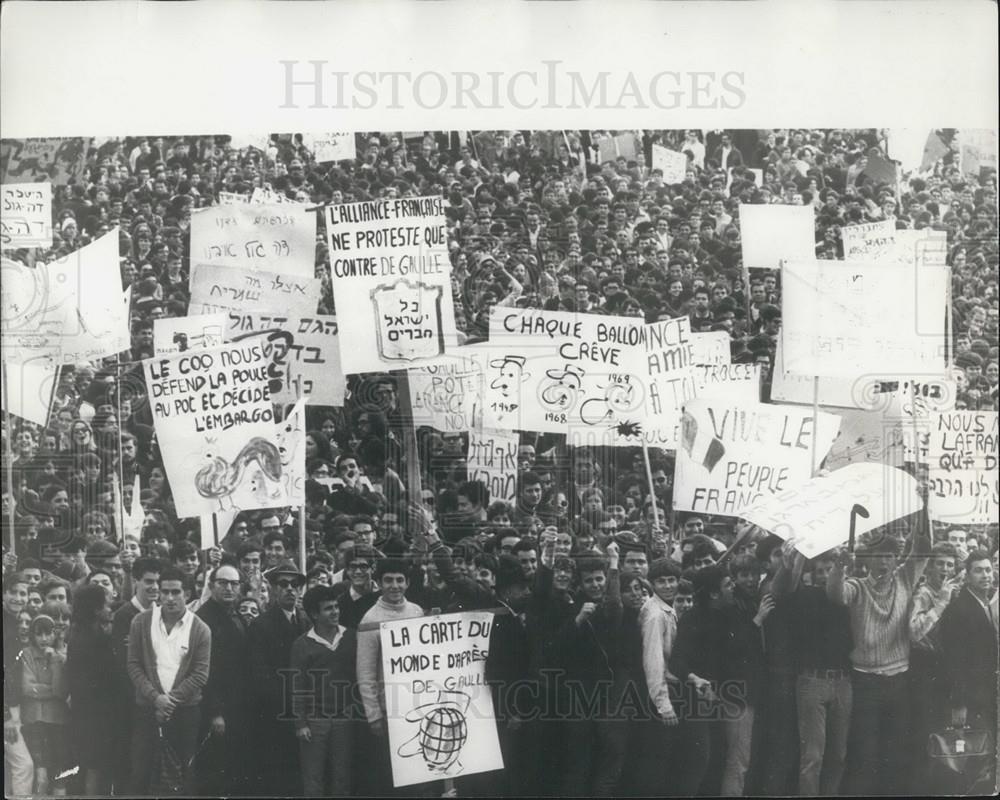 1969 Press Photo Tel Aviv demonstrationagainst the arms embargo - Historic Images