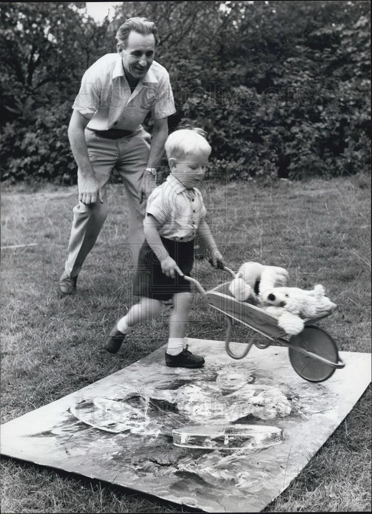 Press Photo Boy Jeremy Wheeling Barrow Over Father&#39;s Painting - Historic Images