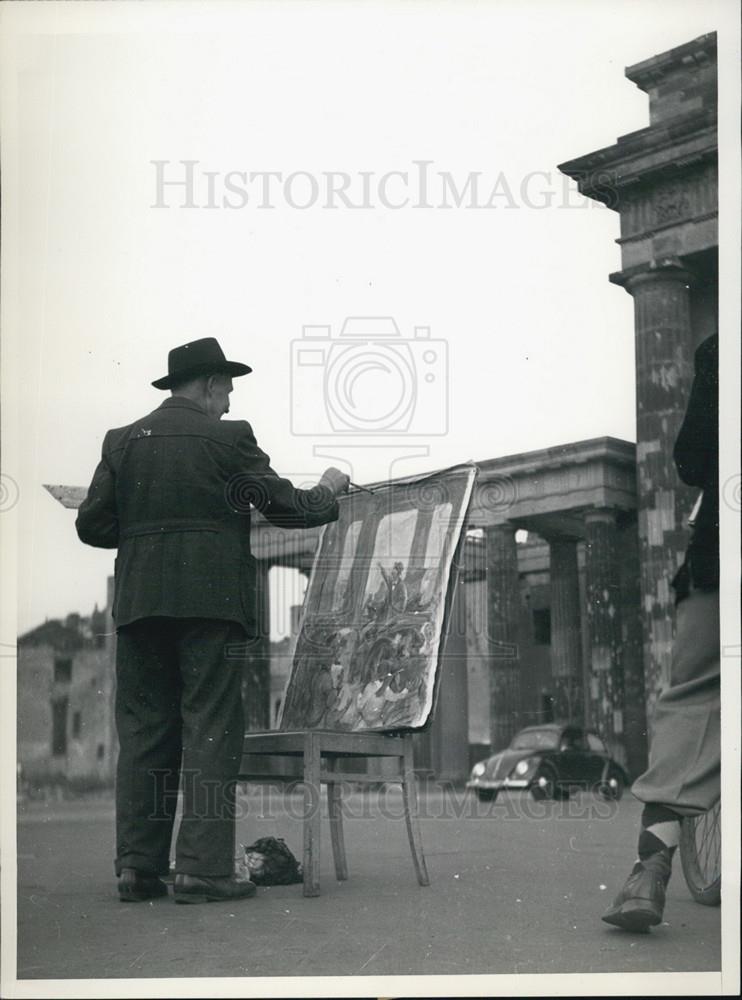 Press Photo Brandenburger Tor, Karl Liebknecht - Historic Images