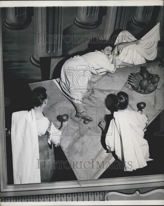 Press Photo Stage Actress Hattie Jacques, A Roman Scandal in a West End Revue - Historic Images