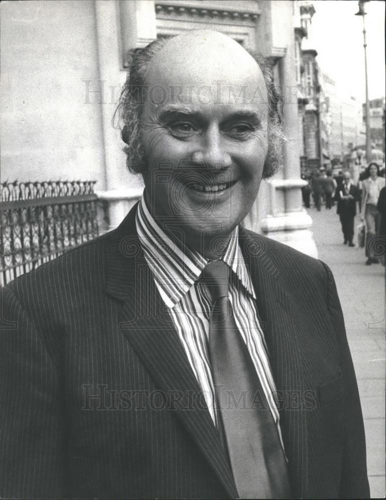 1974 Press Photo Mr. John McElrea,oil company representative - Historic Images