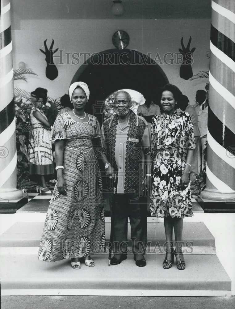 1978 Press Photo President Kenyatta & Family Before Death - Historic Images