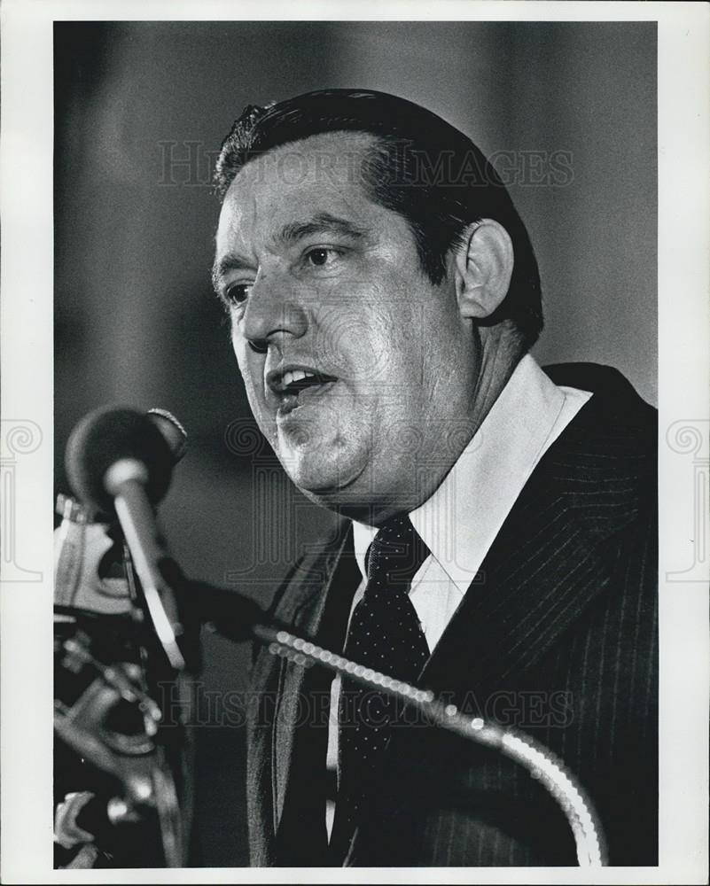 1975 Press Photo Democratic Presidential Candidate Fred Harris - Historic Images