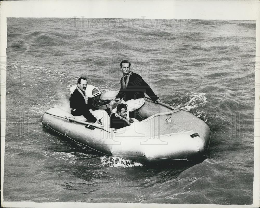 1963 Press Photo Mini Lifeboat Show Their Paces - Historic Images