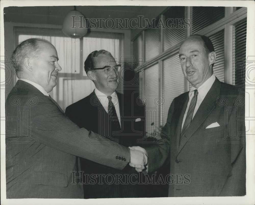 1958 Press Photo Governor Adlai Stevenson in London - Historic Images