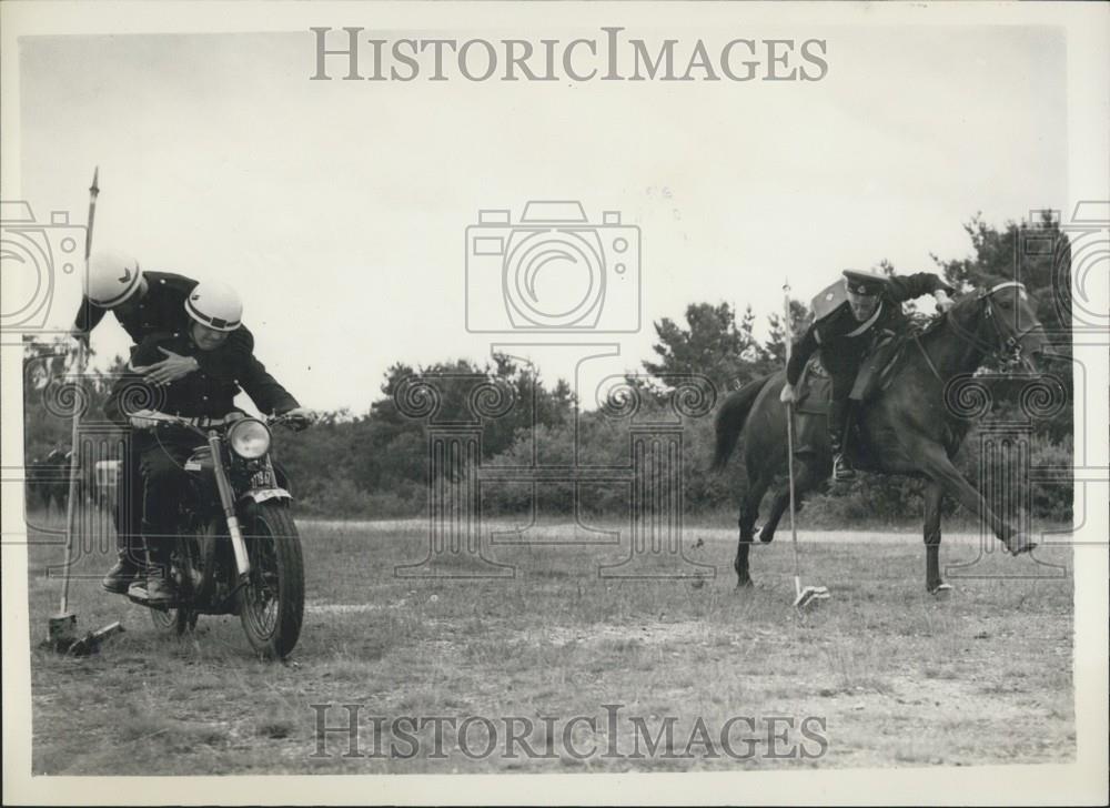 1958 Press Photo White City searchlight Tattoo horseman and motorcyclists - Historic Images