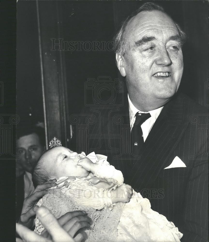 1975 Press Photo William Whitelaw and Grand Daughter Miranda - Historic Images