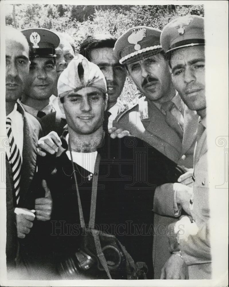 1961 Press Photo Gunman Mauro Serafini With Italian Police - Historic Images