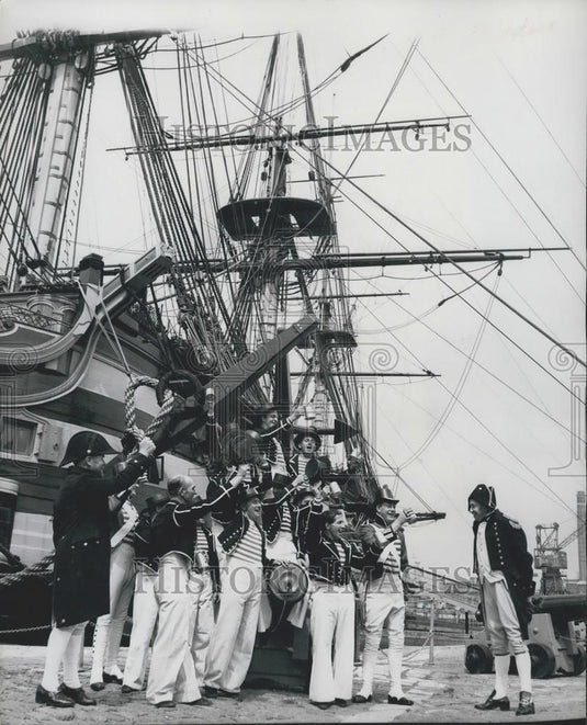 1964 Press Photo Dockyard Riggers "Splice The Mainbrace" - Historic Images