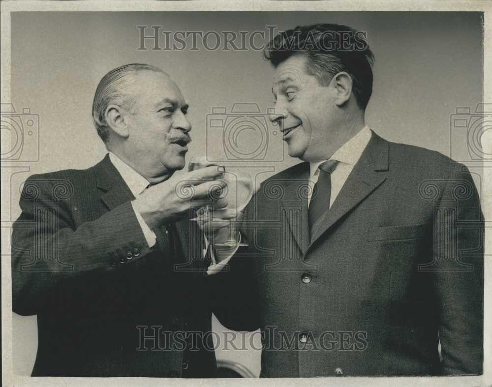 1960 Press Photo Spy &amp; Captor Meet Again After 18 Years - Historic Images