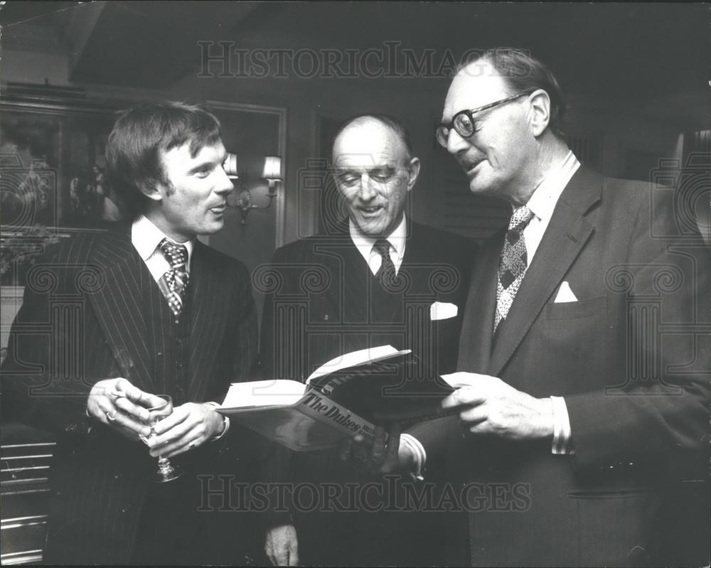 1975 Press Photo Author Brain Masters,Duke of Richmond and the Duke of St.Albens - Historic Images