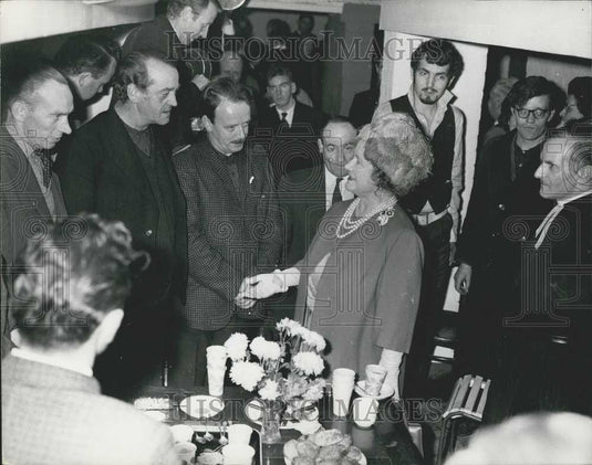 1967 Press Photo The Queen Mother Visits St Giles's Centre - Historic Images
