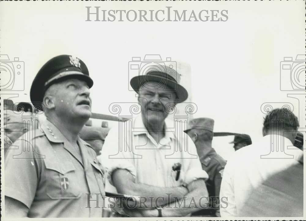1964 Press Photo Ambassador Henry Cabot Lodge With Gen. Paul Harkins - Historic Images