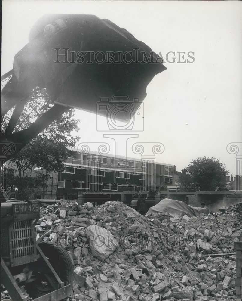 Press Photo The Maw of the Developer. A Bulloceger And Mechnical Excavator Tears - Historic Images