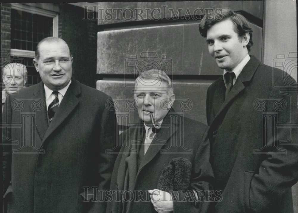 1971 Press Photo Col. Douglas Cairns, 56, Senior Brit saw the Nigerian War - Historic Images