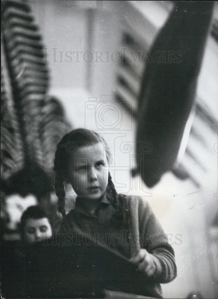 Press Photo Jennifer Greenwood Student Candid Studies - Historic Images