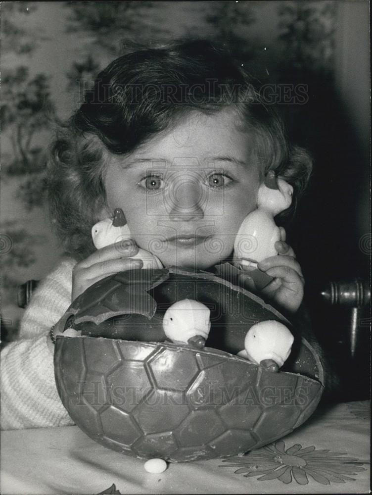 1973 Press Photo Baby and toy Easter Egg - Historic Images