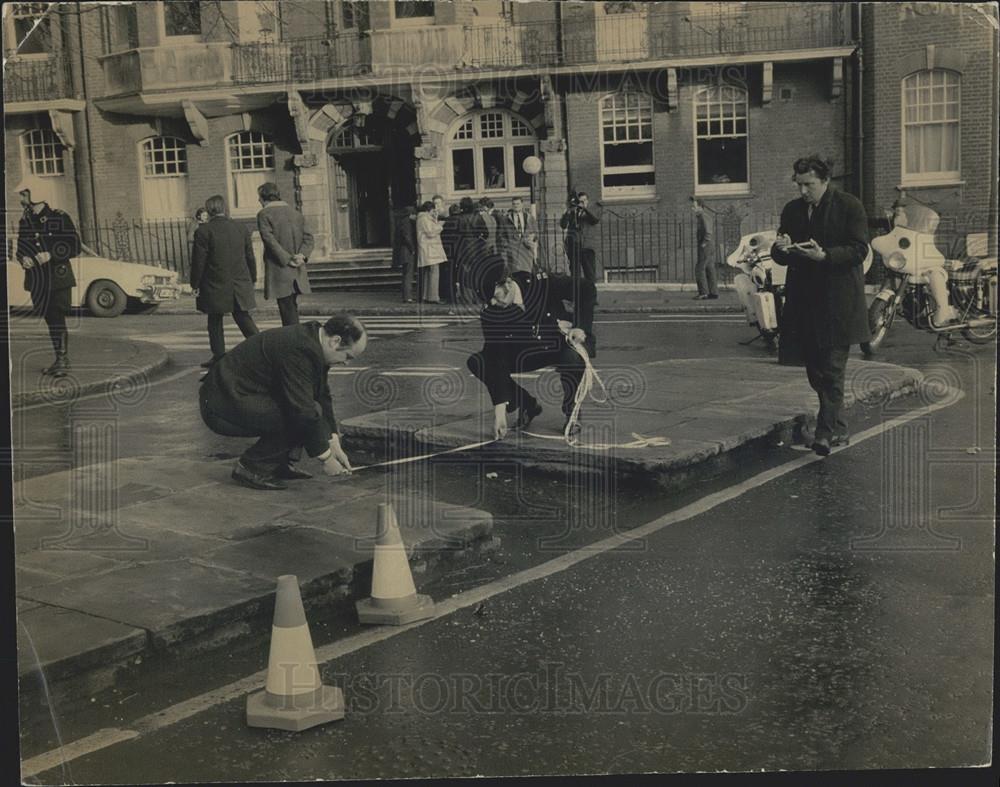 Press Photo In Duchess of Redford Walk Police Investigation Team Measuring Dista - Historic Images
