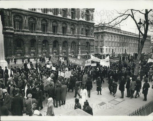 1971 Press Photo Coloured people demonstrate against the immigration bill - Historic Images