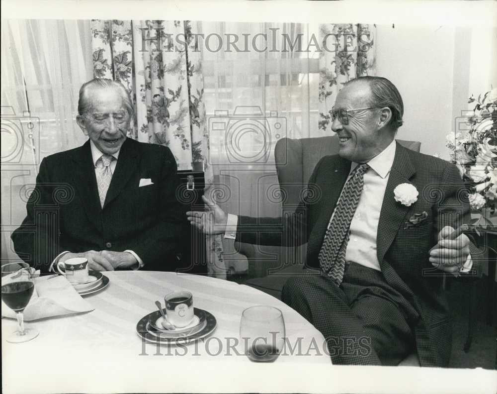 1975 Press Photo Prince Bernhard of the Netherlands Lunches With Paul Getty - Historic Images