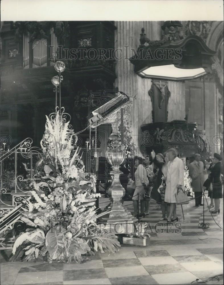 1969 Press Photo Flower festival in St. Paul&#39;s - Historic Images