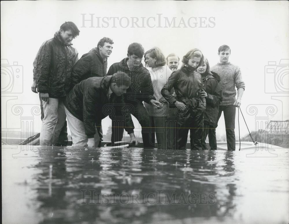 1965 Press Photo Testing Dory The Unsinkable Boat in Chichester, Sussex-Bedfont - Historic Images