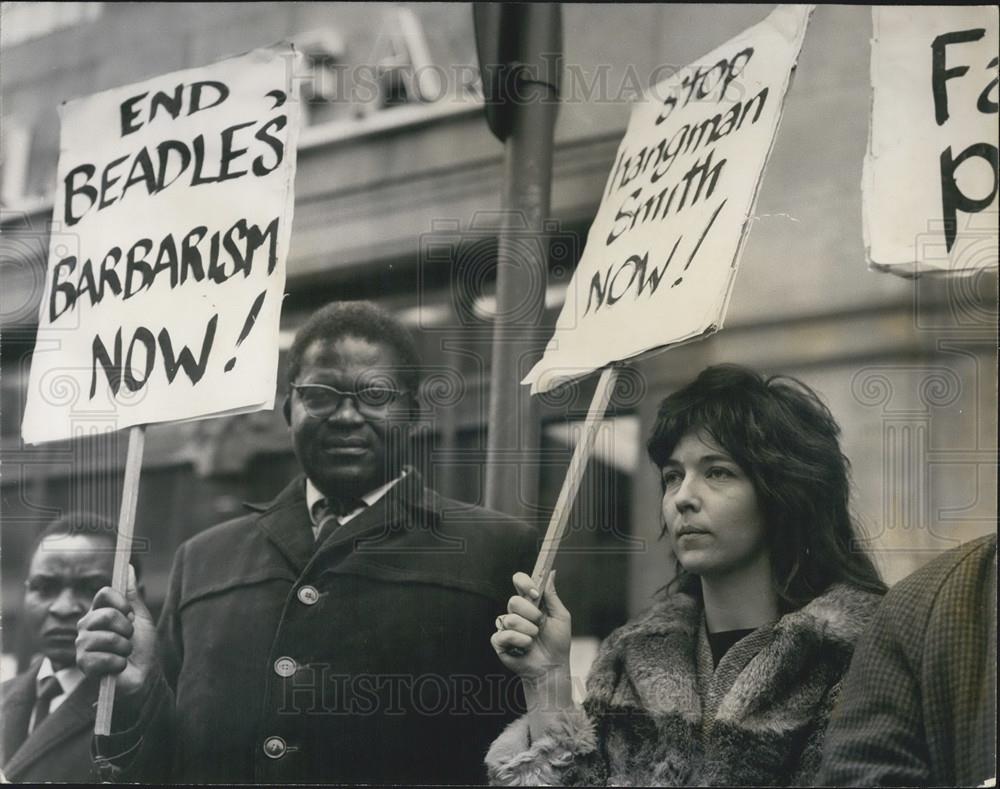 1968 Press Photo Demonstration at Rhodesia House - Historic Images