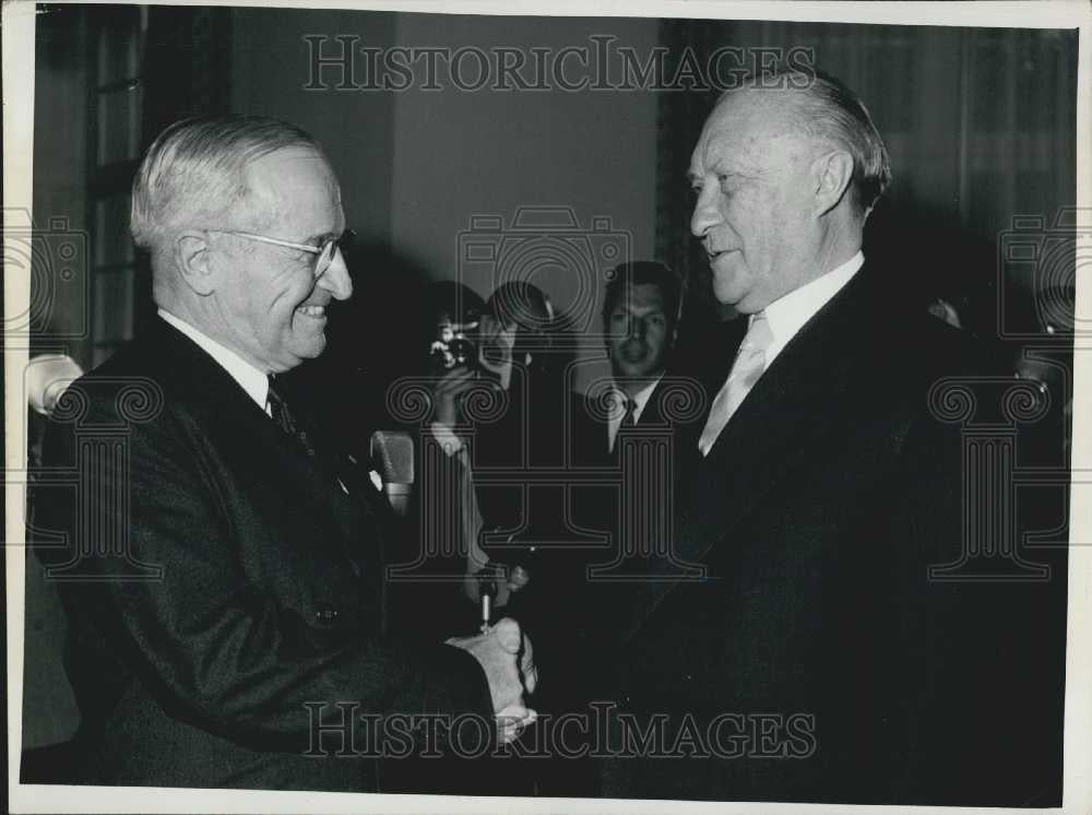 1956 Press Photo Former President Harry Truman Conrad Adenauer Bonn West Germany - Historic Images