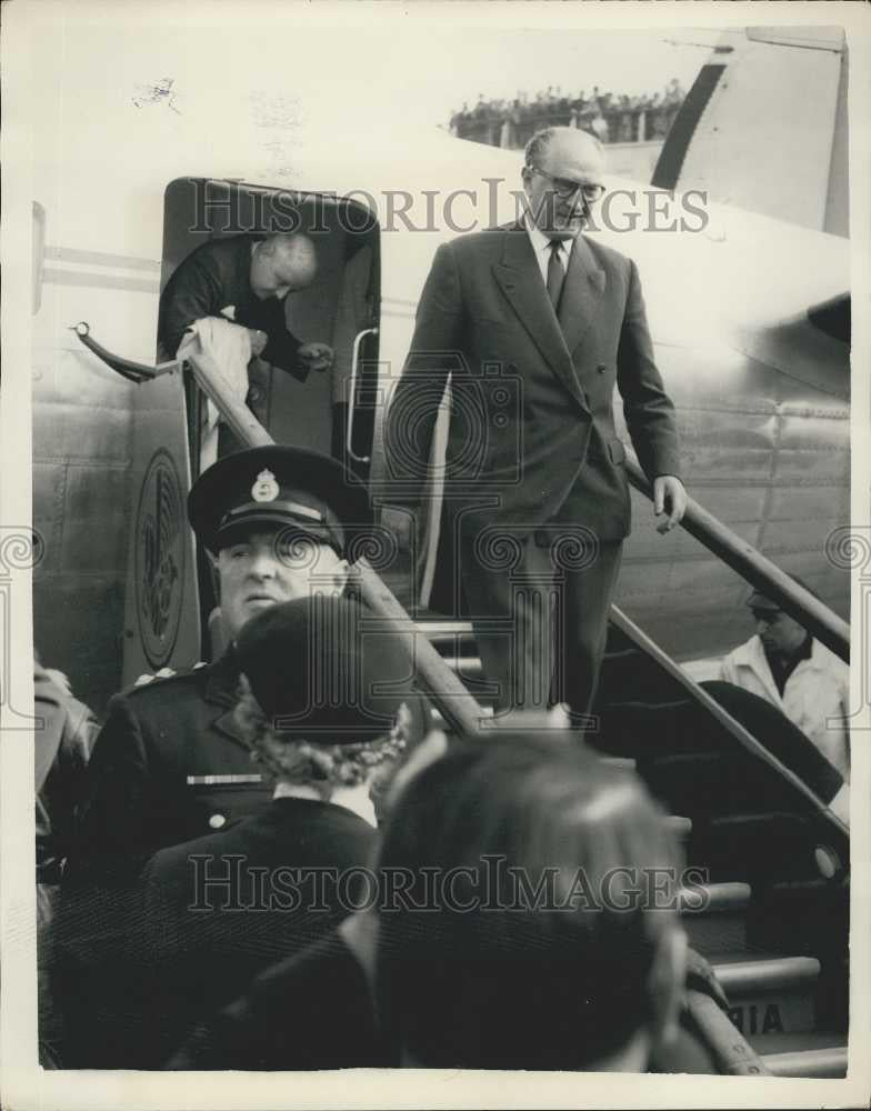 1956 Press Photo French Prime Minister M. Mollet in London - Historic Images