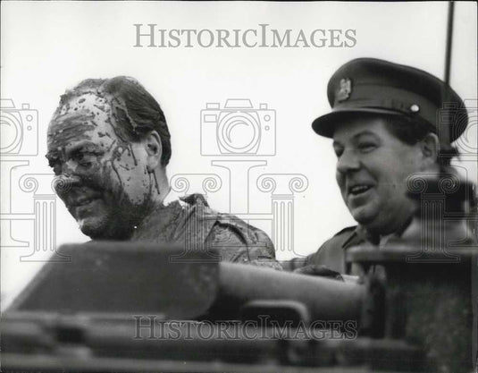 1966 Press Photo Army Minister Gerry Reynolds Tests Britain's Newest tank - Historic Images