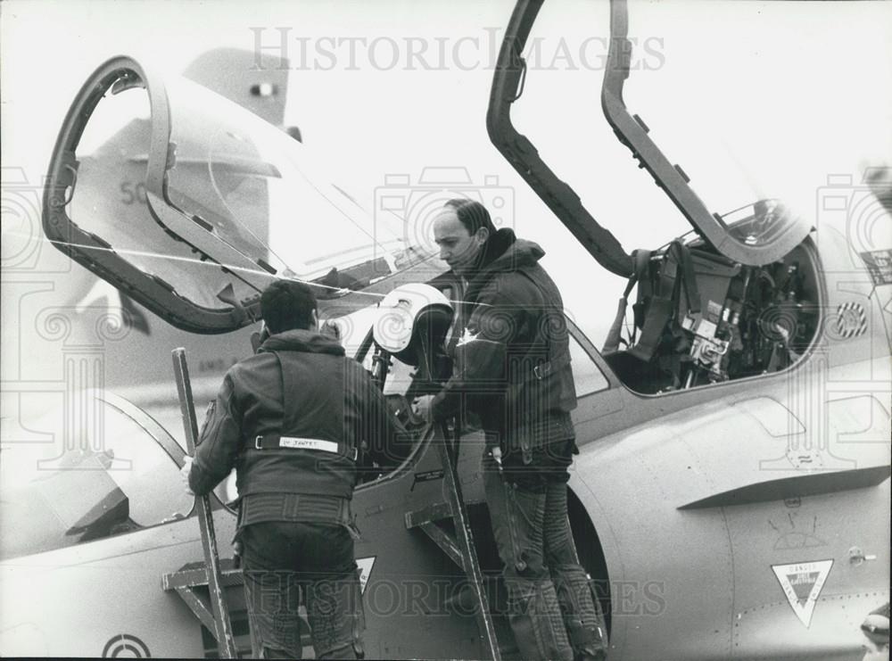 1985 Press Photo Prime Minister Laurent Fabius in the :Mirage 2000 - Historic Images