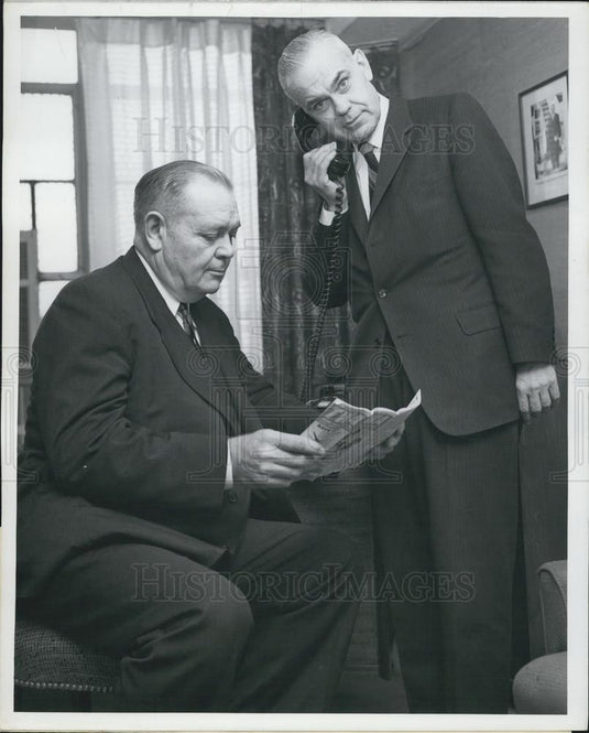 1952 Press Photo Dr. Ralph D. Bergen John L. Keeley Idlewild Airport New York - Historic Images
