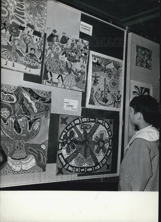 1958 Press Photo children's drawing are now being exhibited at the Paris school - Historic Images