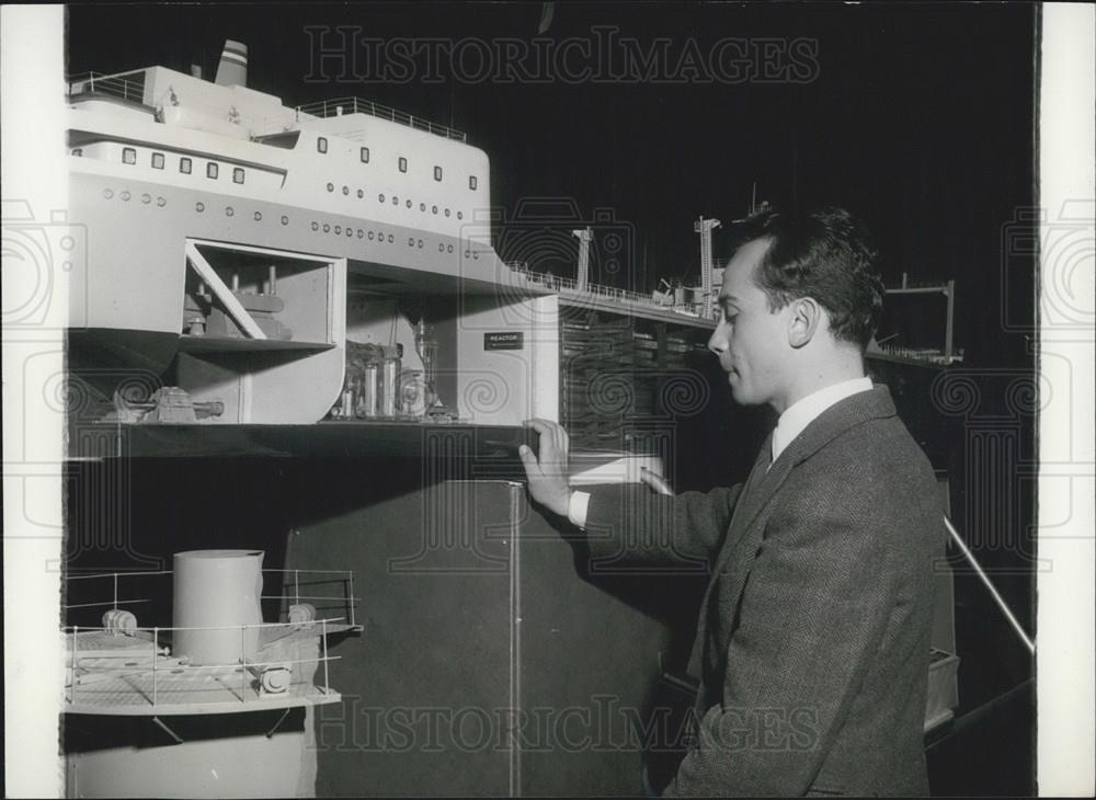 Press Photo Model Of N.T.S. Holland, Nuclear Powered Tanker, Brussels - Historic Images