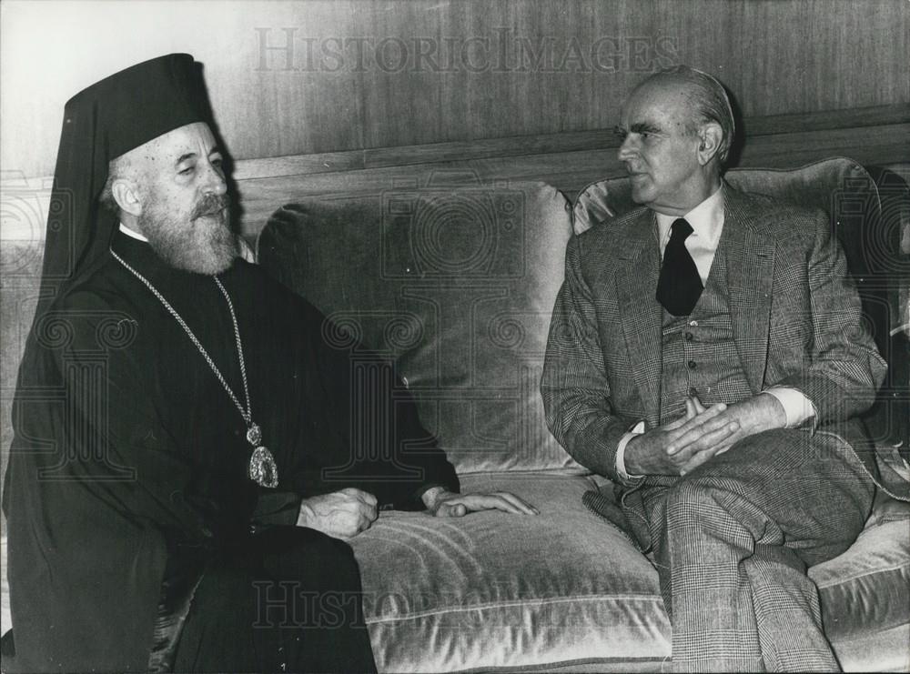 1975 Press Photo Archbishop Makarios with Greek Premier Caramanlis - Historic Images