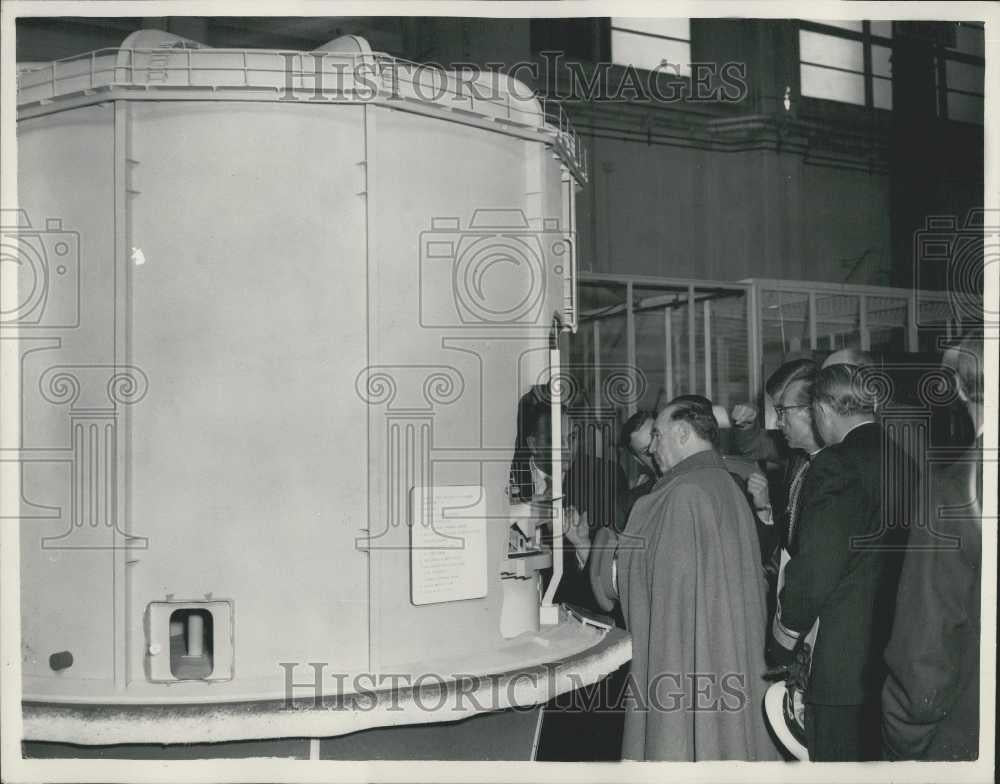1955 Press Photo President of Portugal Visits Atomic Energy Research Facility - Historic Images