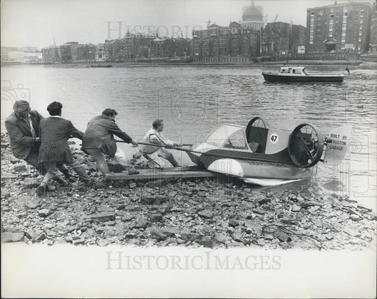 1967 Press Photo Hoverbat" - seen being hauled out of the River Thames - Historic Images