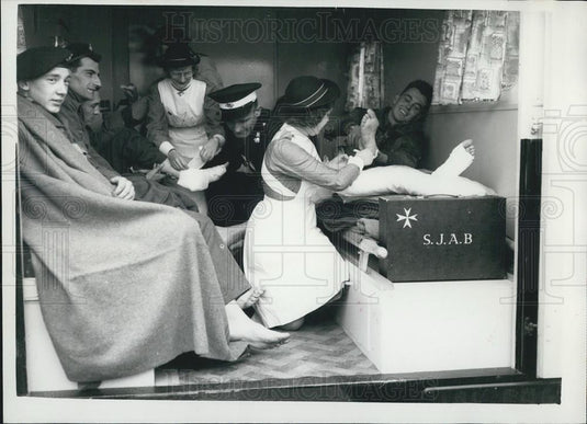 1959 Press Photo First aid for Birmingham - London "March of the Century" - Historic Images
