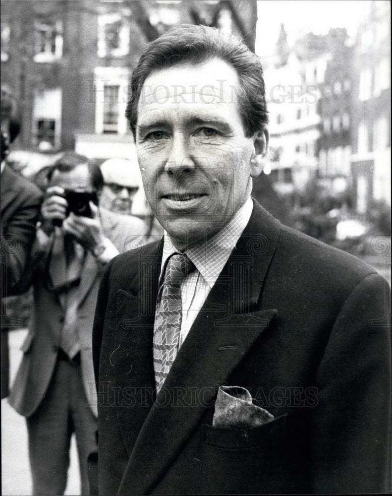 1981 Press Photo Lord Snowdon Debut Television Presenter BBC Camera Special - Historic Images