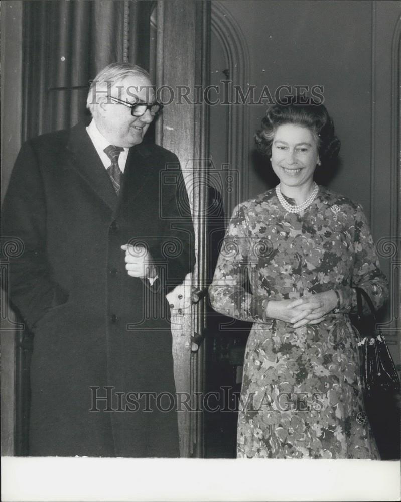 1977 Press Photo The Queen and Prime Minister Callaghan - Historic Images