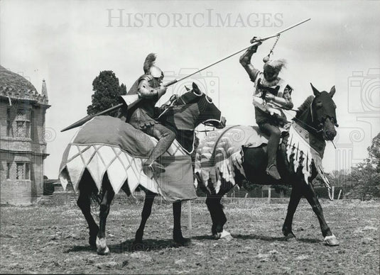 1964 Press Photo Jousting with Lieut. Michael Goodbody & Lieut. Ralph Cowdy - Historic Images